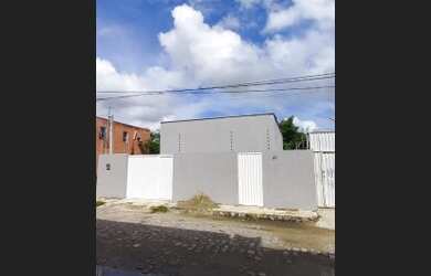 Imagem: A casa possui 2 Dormitórios, 1 Banheiro, 1 Vaga na garagem