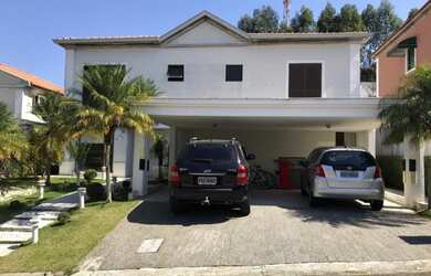 Imagem: A casa em condomínio possui 4 Dormitórios, 5 Banheiros, 4