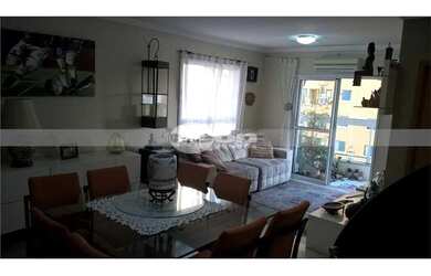 Imagem: O apartamento possui 3 Dormitórios, 1 Banheiro, 3 Vagas na