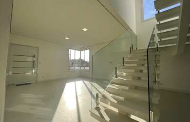 Imagem 14: Sobrado de alto padrão no condomínio Residencia Mantiqueira