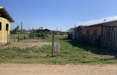 Imagem: O terreno possui 300m² de Área e está localizado em Balneário