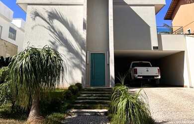 Imagem: A casa em condomínio possui 4 Dormitórios, 2 Banheiros, 4