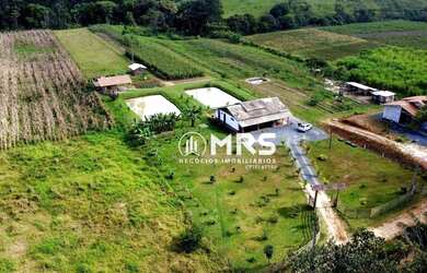 Imagem: A chácara possui 130m² de Área e está localizado em Canelinha