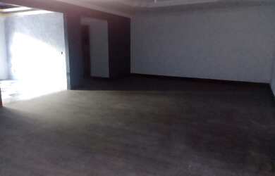 Imagem: O depósito possui 2 Vagas na garagem, 350m² de Área e está