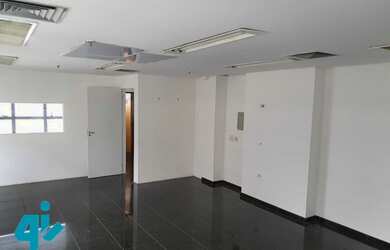 Imagem: Sala comercial ao lado do metro carrao