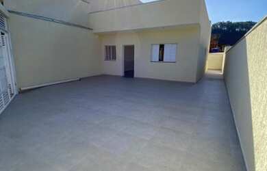 Imagem: A casa possui 2 Dormitórios, 1 Banheiro, 3 Vagas na garagem