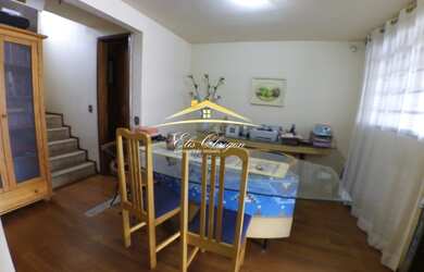 Imagem: A casa possui 3 Dormitórios, 2 Banheiros, 4 Vagas na garagem