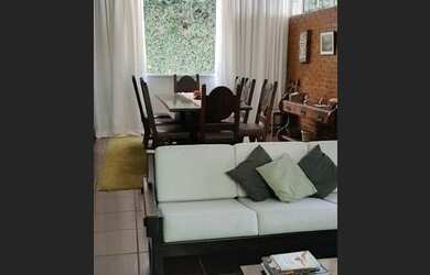 Imagem: A casa à venda possui 4 Dormitórios, 4 Banheiros, 4 Vagas