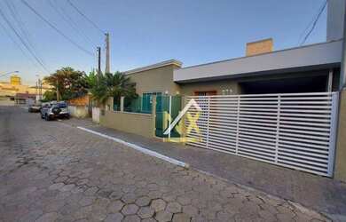 Imagem: A casa possui 3 Dormitórios, 3 Banheiros, 150m² de Área