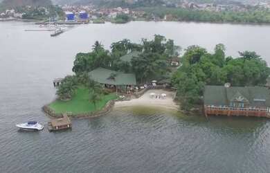 Imagem: A fazenda possui 10.000m² de Área e está localizado em Centro