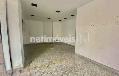 Imagem: O depósito possui 2 Vagas na garagem, 303m² de Área e está