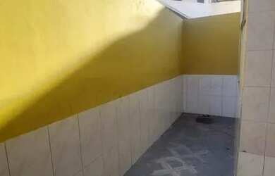 Imagem: A casa possui 2 Dormitórios, 2 Banheiros, 2 Vagas na garagem