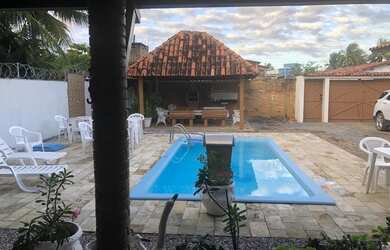 Imagem: A casa possui 4 Dormitórios, 4 Banheiros, 2 Vagas na garagem