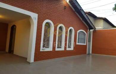 Imagem: A casa possui 3 Dormitórios, 3 Banheiros, 3 Vagas na garagem