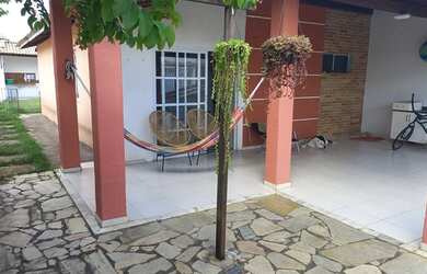 Imagem: A casa possui 2 Dormitórios, 1 Banheiro, 1 Vaga na garagem