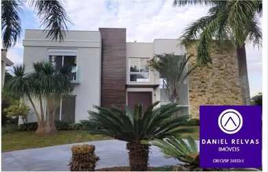 Imagem: A casa possui 5 Dormitórios, 5 Banheiros e 725m² de Área