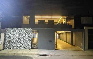 Imagem: A casa em condomínio possui 4 Dormitórios, 2 Banheiros, 1