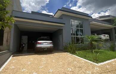 Imagem: A casa em condomínio possui 3 Dormitórios, 3 Banheiros, 4