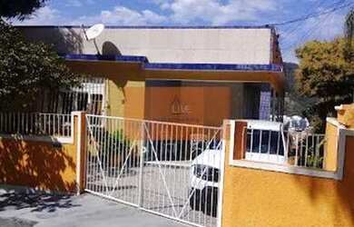 Imagem: A casa possui 4 Dormitórios, 3 Banheiros, 2 Vagas na garagem