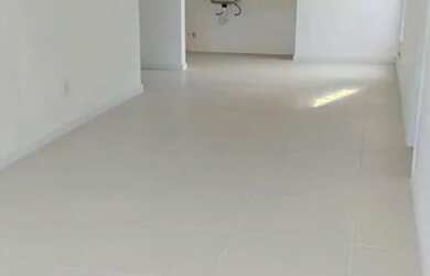 Imagem: O apartamento possui 3 Dormitórios, 1 Banheiro, 2 Vagas na