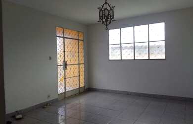 Imagem: A casa possui 2 Dormitórios, 2 Banheiros, 1 Vaga na garagem