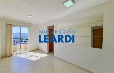 Imagem: O apartamento possui 2 Dormitórios, 1 Banheiro, 2 Vagas na