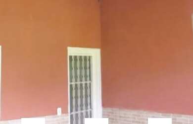 Imagem: A casa possui 2 Dormitórios, 1 Banheiro e 1 Vaga na garagem