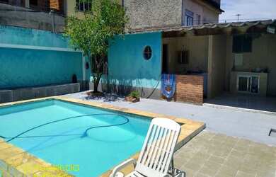 Imagem: A casa possui 3 Dormitórios, 3 Banheiros, 3 Vagas na garagem