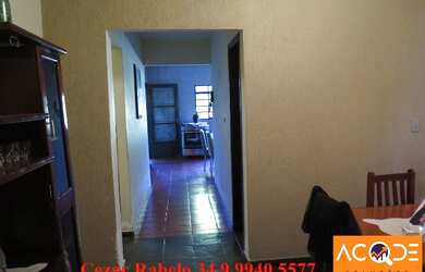 Imagem: A casa possui 3 Dormitórios, 2 Banheiros, 2 Vagas na garagem