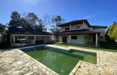 Imagem: A casa em condomínio possui 4 Dormitórios, 1 Banheiro, 4 Vagas