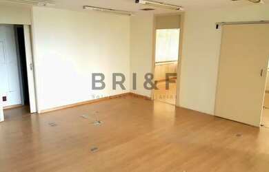 Imagem: O depósito possui 2 Vagas na garagem, 130m² de Área e está