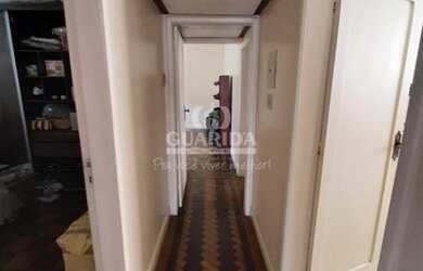 Imagem 10: Casa no bairro Petrópolis. Terreno de 11 metros de frente por 47 metros...