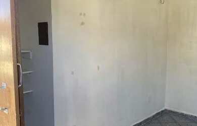 Imagem: A casa possui 1 Dormitório, 1 Banheiro, 60m² de Área e está