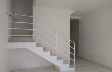 Imagem: A casa possui 2 Dormitórios, 3 Banheiros, 1 Vaga na garagem