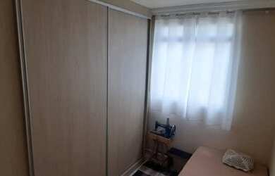 Imagem: O apartamento possui 2 Dormitórios, 1 Banheiro, 1 Vaga na garagem