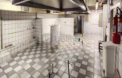 Imagem: O depósito possui 873m² de Área e está localizado em Centro