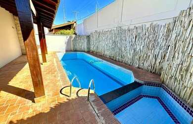 Imagem: A casa em condomínio possui 5 Dormitórios, 5 Banheiros, 4