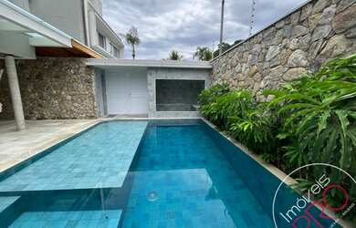 Imagem: A casa em condomínio possui 5 Dormitórios, 5 Banheiros, 2