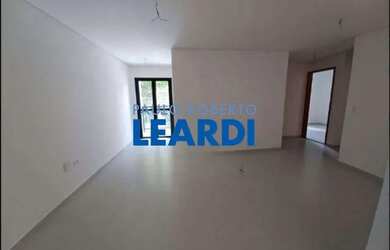 Imagem: O apartamento possui 3 Dormitórios, 1 Banheiro, 1 Vaga na garagem