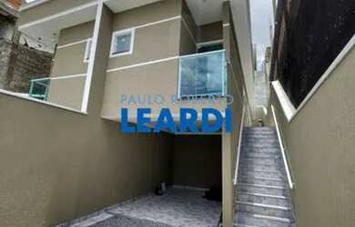 Imagem: A casa possui 3 Dormitórios, 2 Banheiros, 3 Vagas na garagem