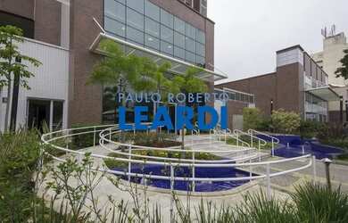 Imagem: O depósito possui 2 Vagas na garagem e 70m² de Área e está