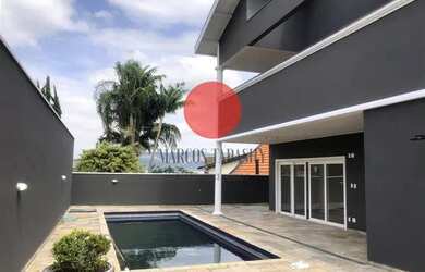 Imagem: A casa em condomínio possui 4 Dormitórios, 3 Banheiros, 3