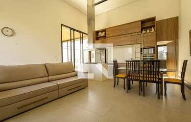 Imagem: A casa em condomínio possui 3 Dormitórios, 4 Banheiros, 4