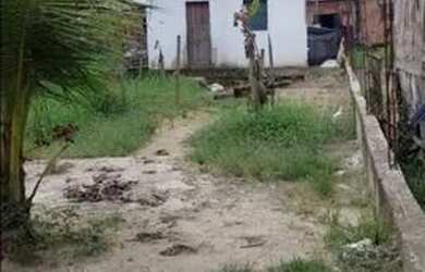 Imagem: A casa possui 2 Dormitórios e 1 Banheiro e está localizado