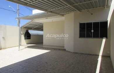 Imagem: A casa possui 4 Dormitórios, 2 Banheiros, 4 Vagas na garagem