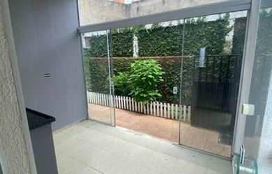 Imagem: A casa possui 2 Dormitórios, 3 Banheiros, 2 Vagas na garagem