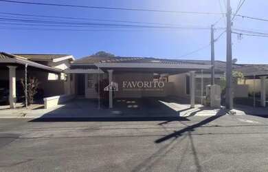 Imagem: A casa em condomínio possui 3 Dormitórios, 1 Banheiro, 2 Vagas