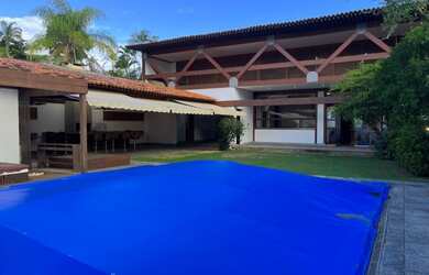 Imagem: A casa em condomínio possui 4 Dormitórios, 5 Banheiros, 4