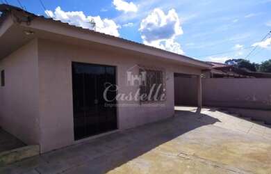 Imagem: A casa possui 4 Dormitórios, 2 Banheiros, 2 Vagas na garagem