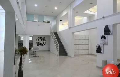 Imagem: O depósito possui 5 Vagas na garagem, 600m² de Área e está